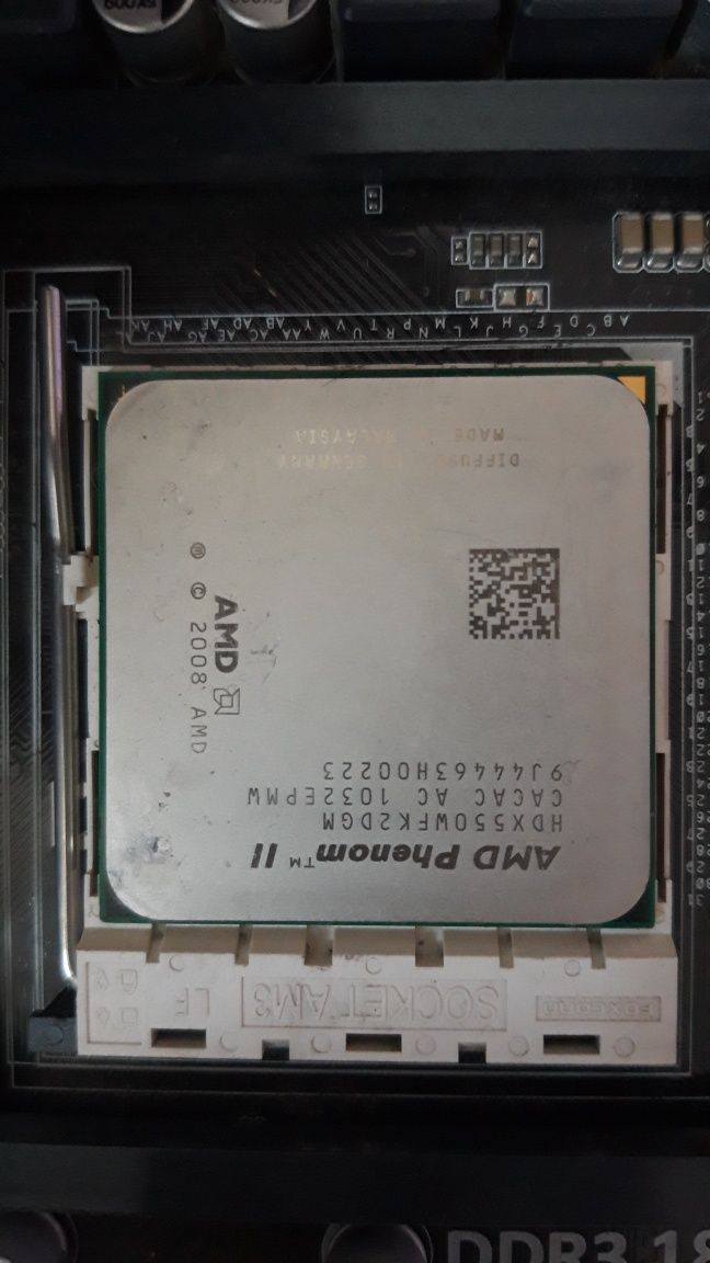 Płyta główna Asus z procesorem AMD Phenom i pamięcią RAM