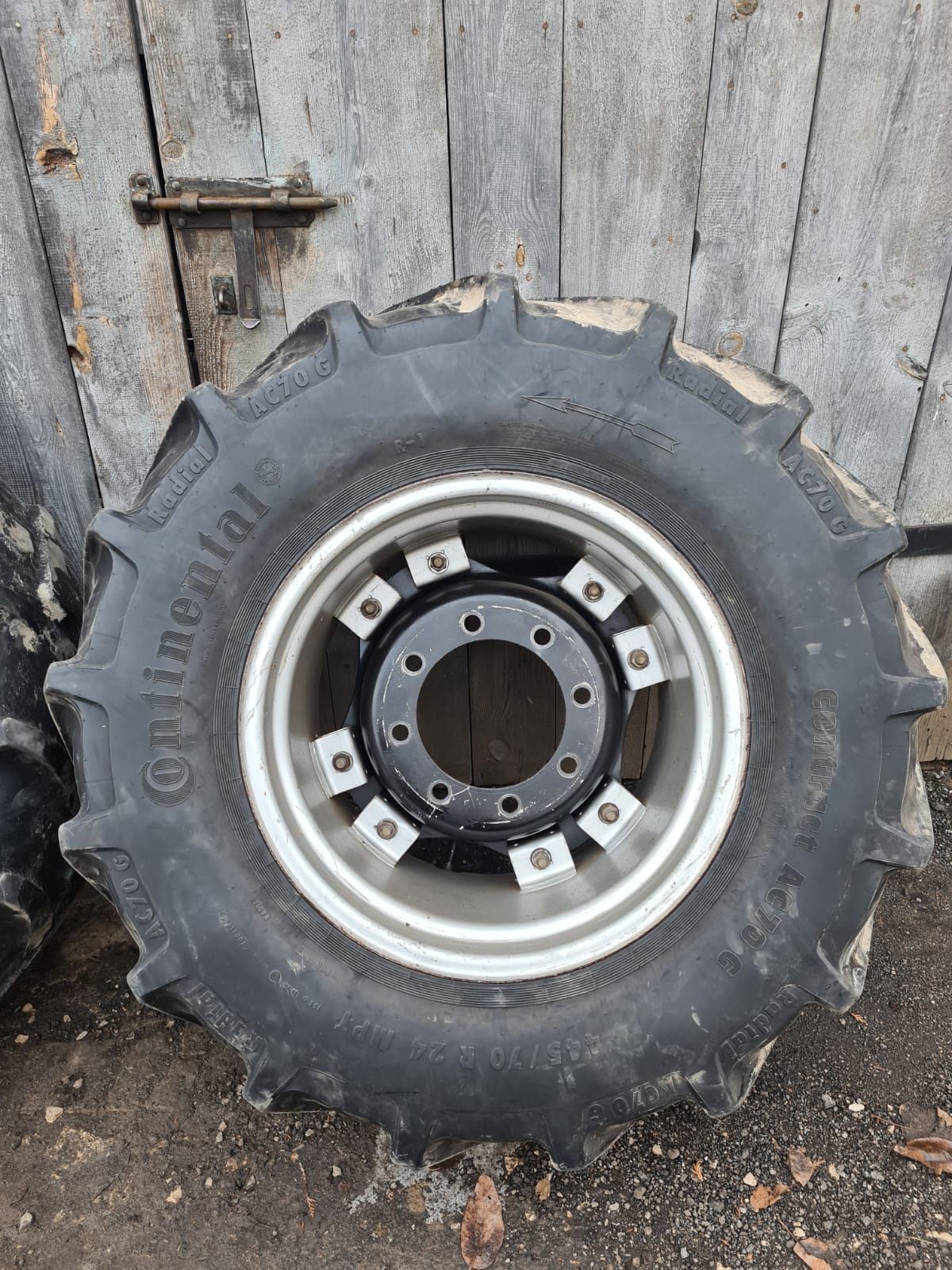 Opony wzmocnione Continental AC70G 445/70 R24