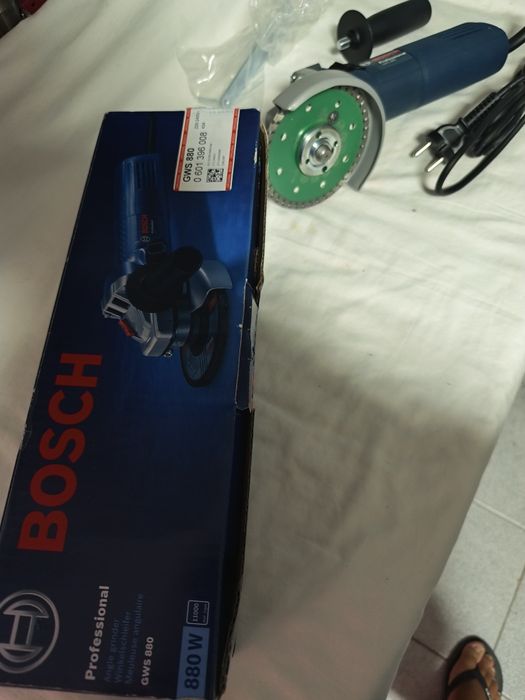 Rebarbadora profissional 115mm Bosch GWS 880 nova em caixa