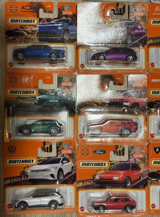 Zestaw MATCHBOX 2024 - 14 szt.  m.in: 2021 Volkswagen Golf GTE i inne