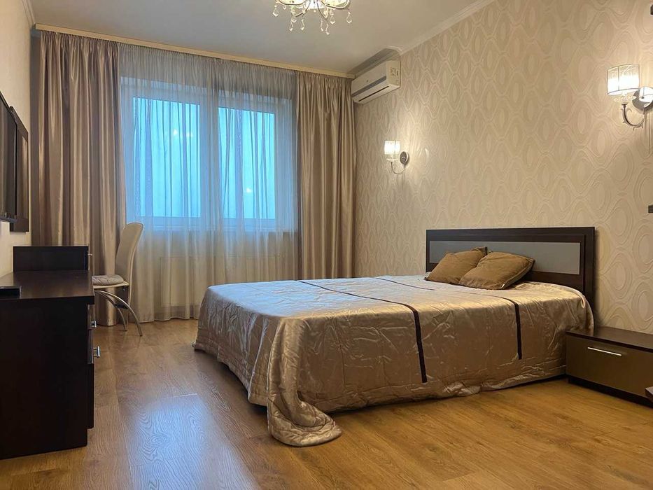 Без комісії. Сучасна 2 к. Монолітний будинок. метро Позняки 2 хв поруч