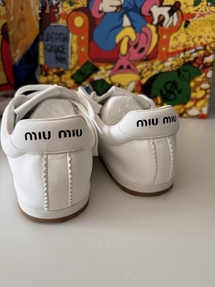 Кросівки в стилі miu miu