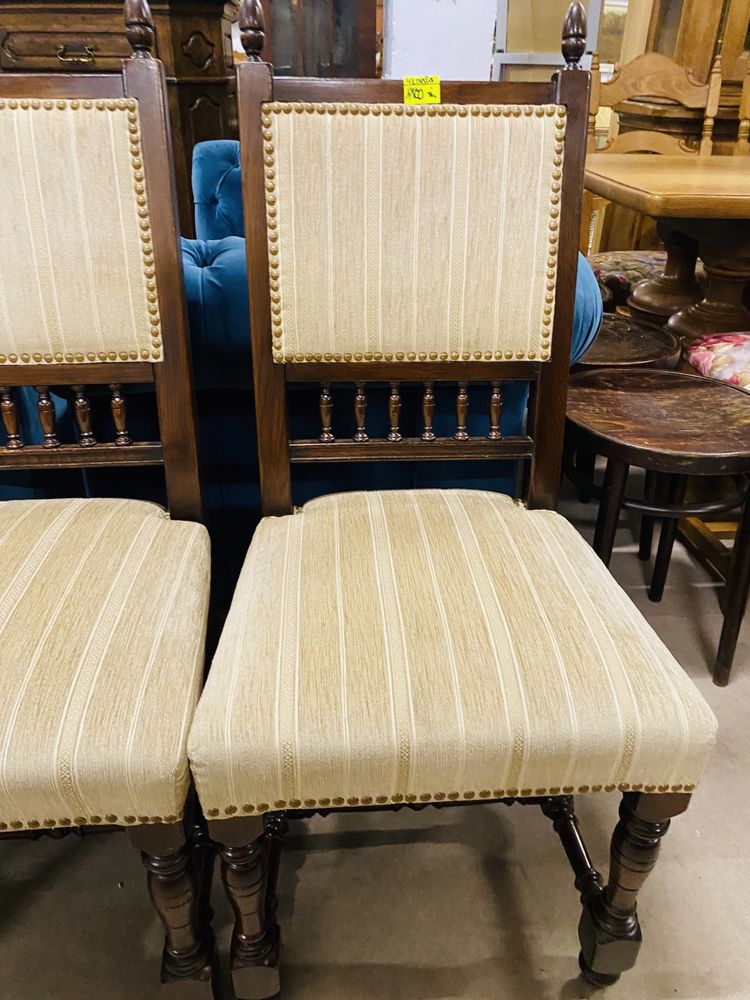 Śliczny, bardzo stylowy zestaw 4 dębowych krzeseł :)
