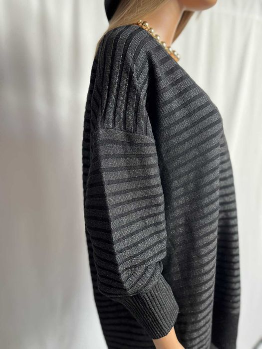 Sweter damski C&A oversize czarny w paski z dekoltem V
