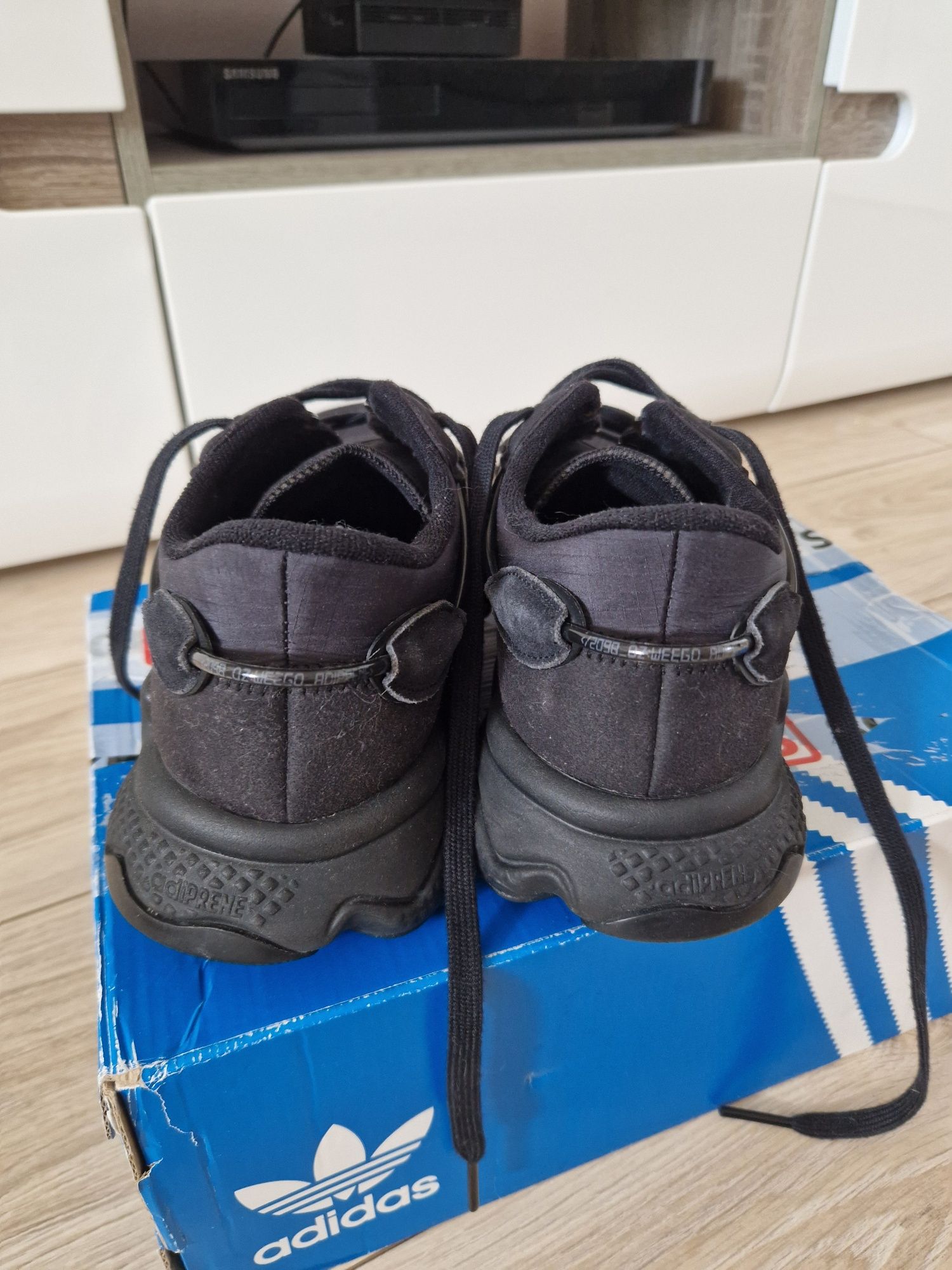 Czarne buty adidas ozweego r. 42