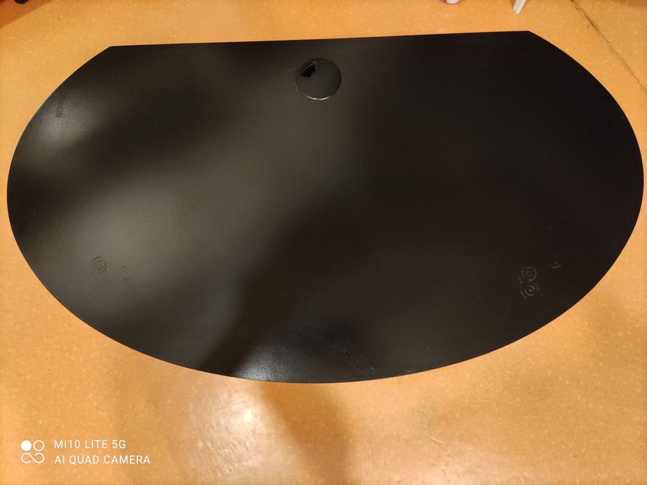 Mesa de televisão com rodas