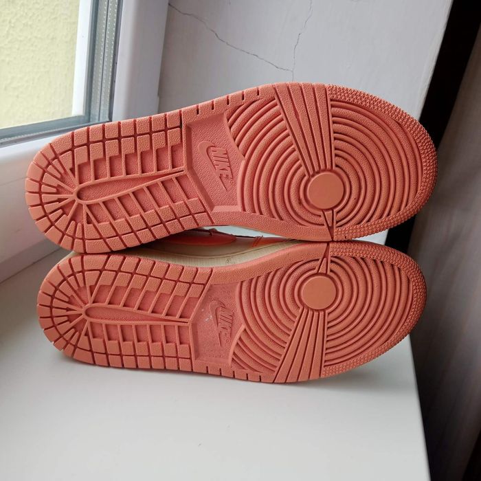 NIKE Jordan 1 Mid Apricot Orange розмір 37.5.Оригінал