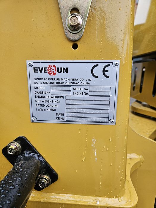 Фронтальний навантажувач Everun ER26ECO