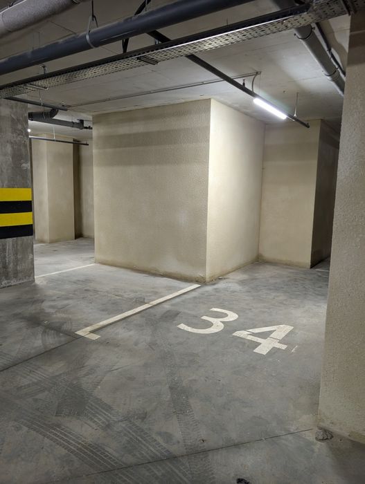 Паркомісце оренда  Стрийська 45г