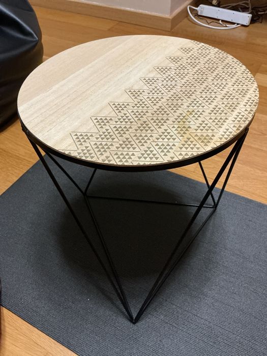 Mesa de apoio castanha clara