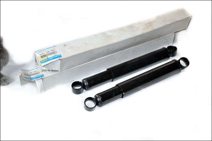 Амортизаторы Дэмпфер стойки оригинальные damper SO83-28-700 на мазду
