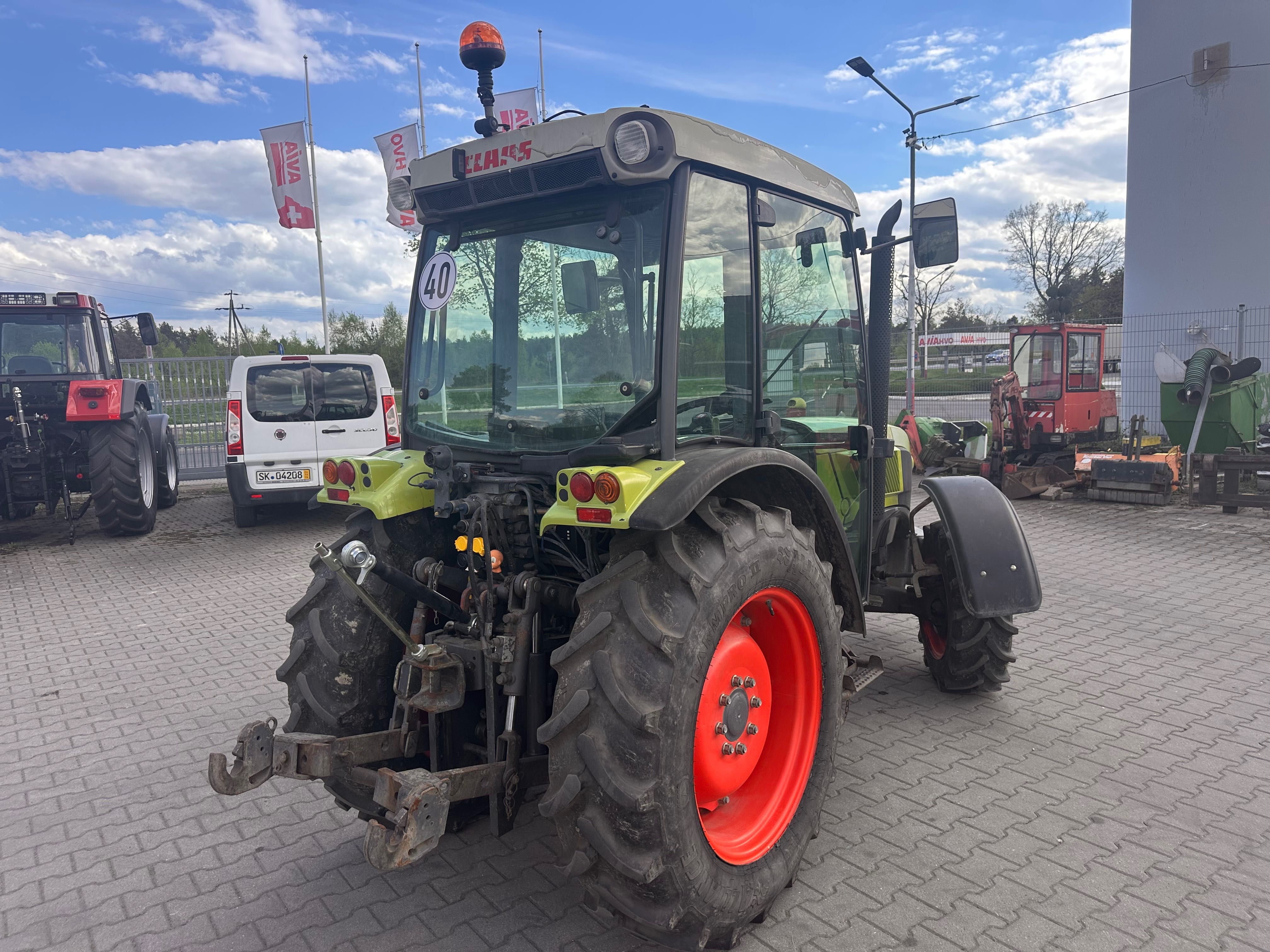 Ciągnik sadowniczy CLAAS NECTIS 257F 90 PS 4X4 Klima