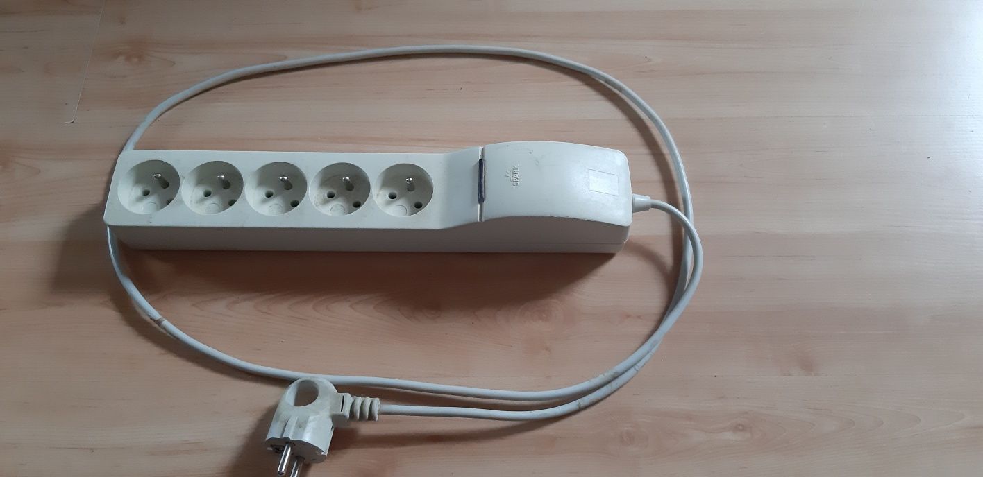 Przedłużacz jasny ecru 1.5 m kabel 5 gniazd