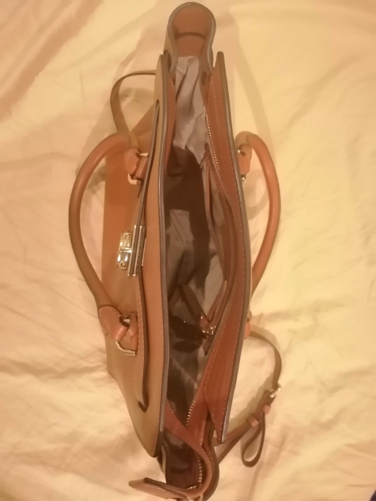 Женская сумка кожаная Michael Kors почти новая.