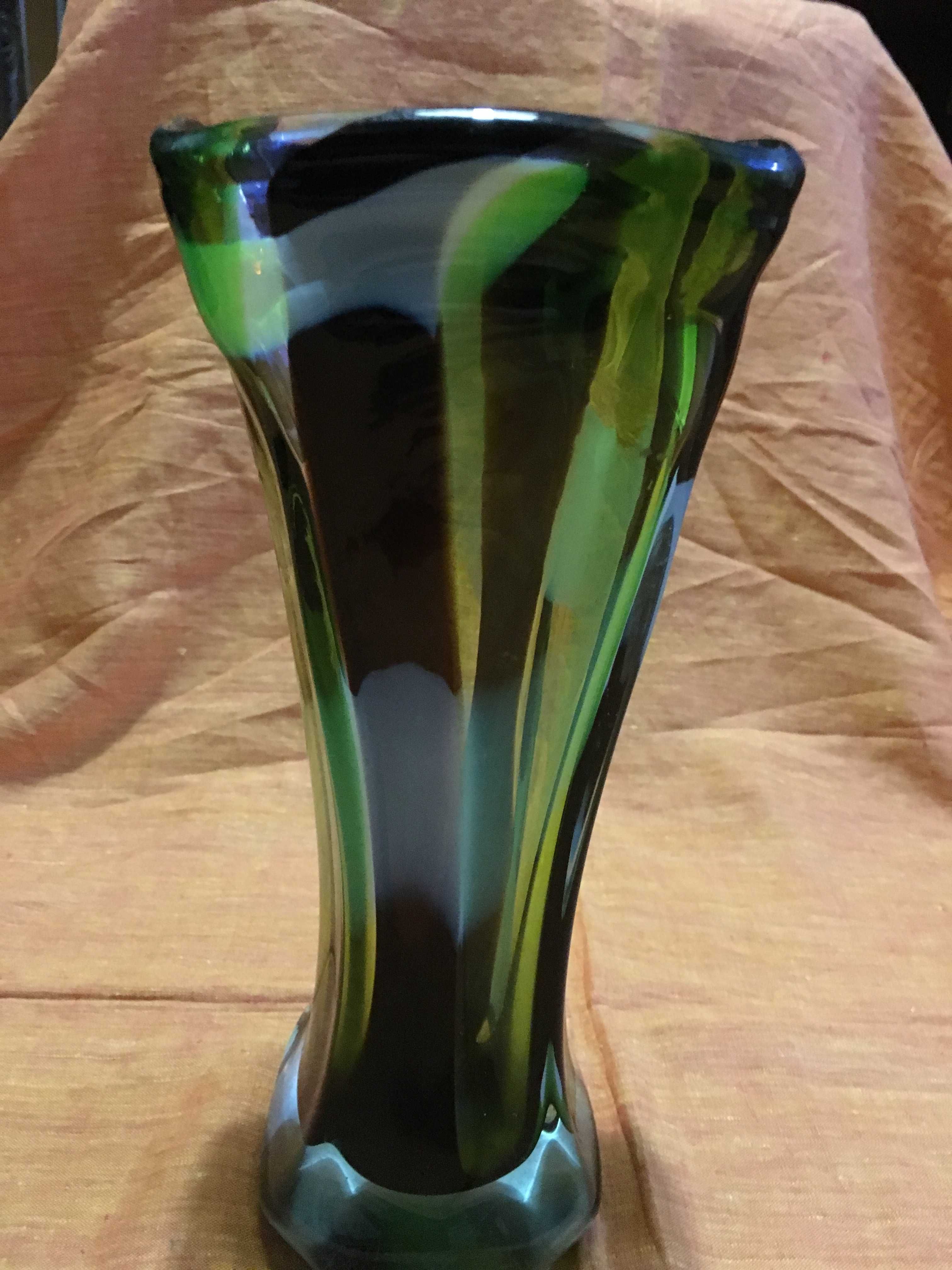 Чеська ваза з кольорового скла 1