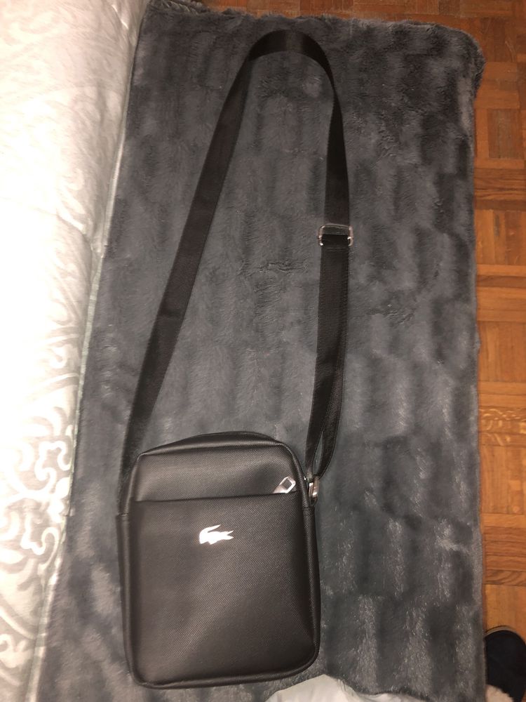 Bolsa lacoste preta