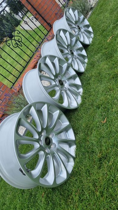 Nowy komplet felg aluminiowych  do Land Rovera V i Range Rovera