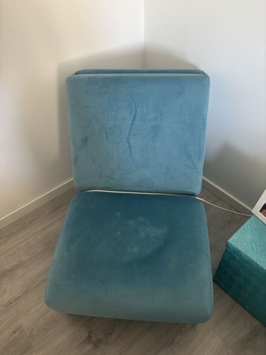 Sofa cama azul em veludo