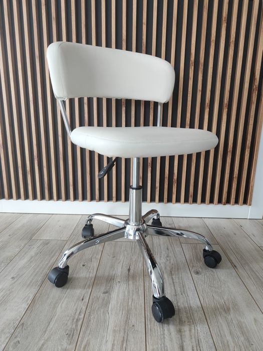 Krzesło obrotowe białe jysk