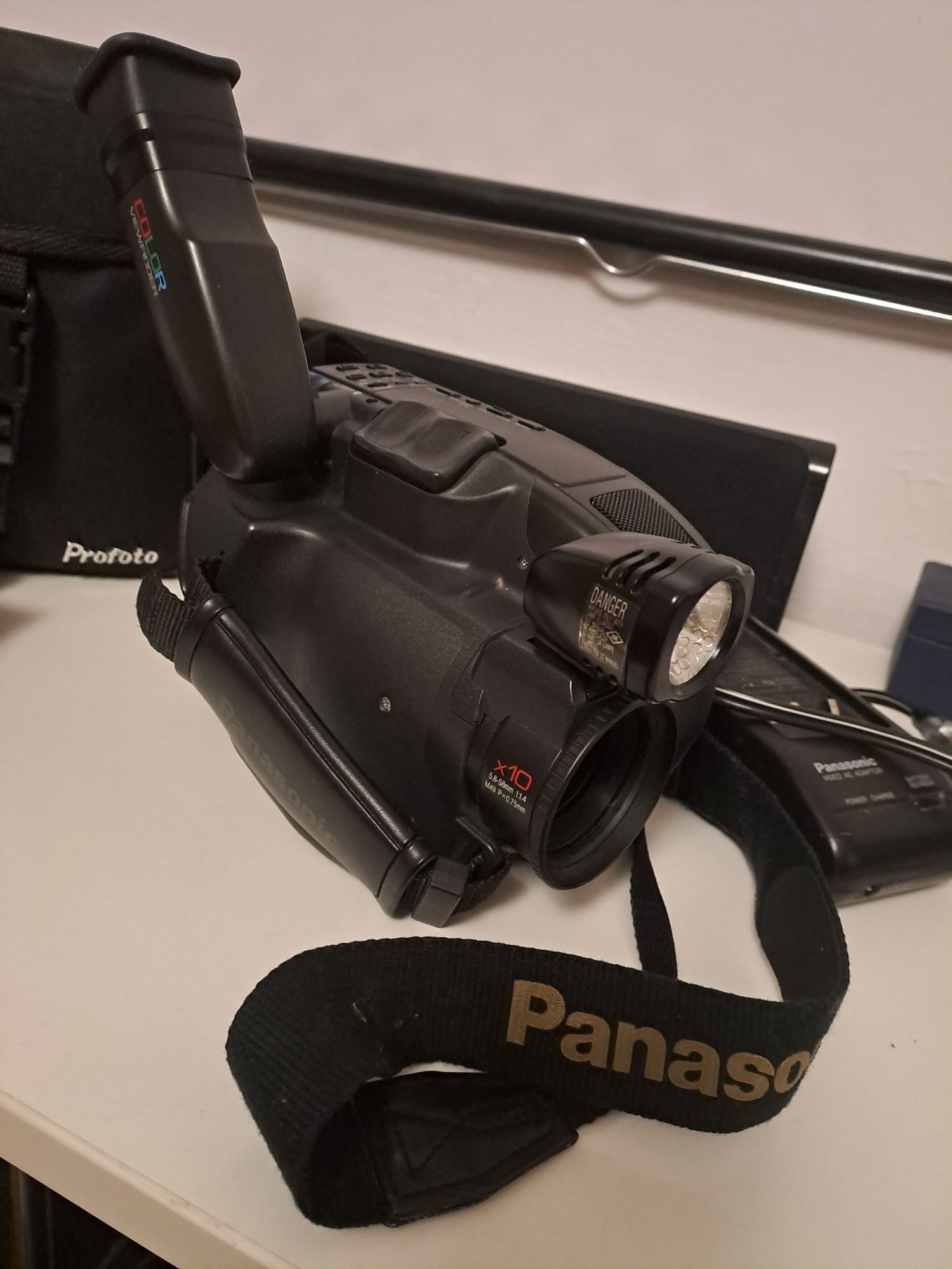 Видеокамера Panasonic Palmcorder PV-IQ403D