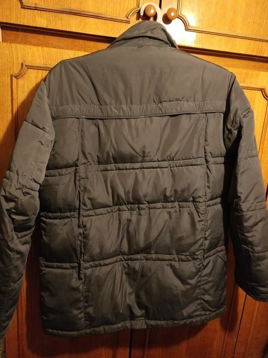 Роскошная зимняя теплая мужская куртка. Наш размер 50-52
Темно серая.