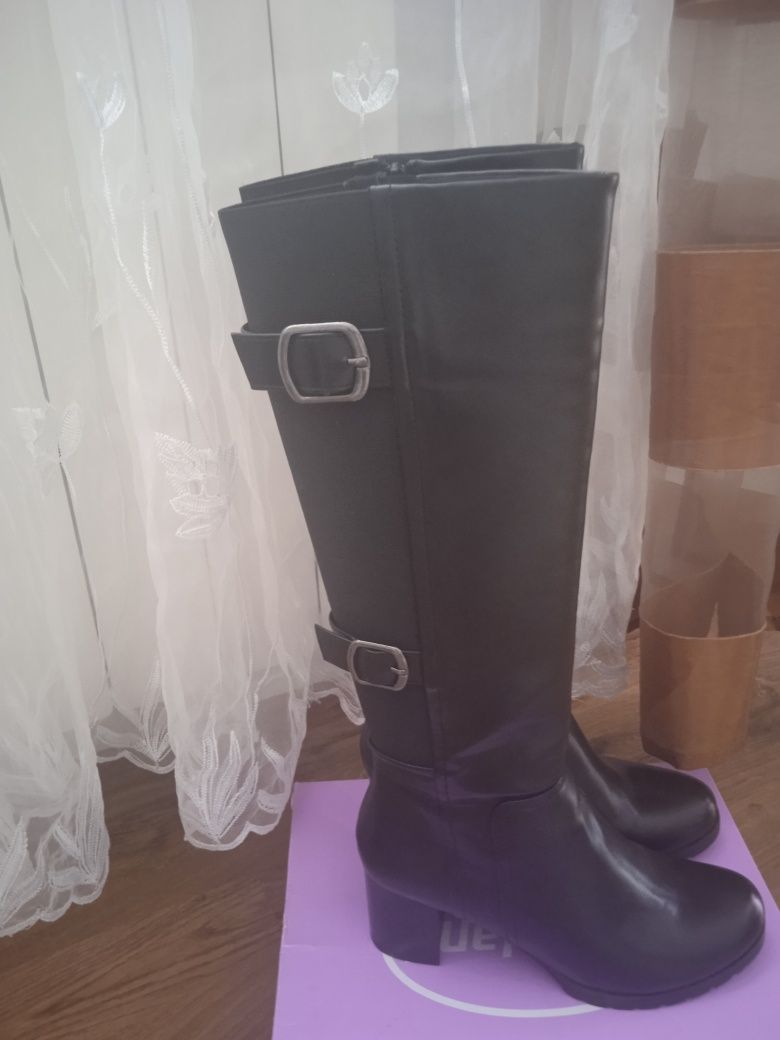 Nowe długie kozaki rozmiar 37 Deichmann