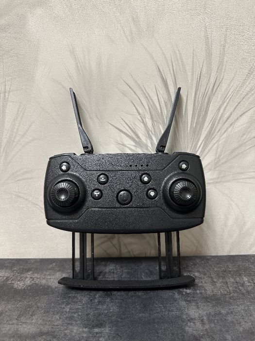 Квадракоптер E88 pro (дрон)