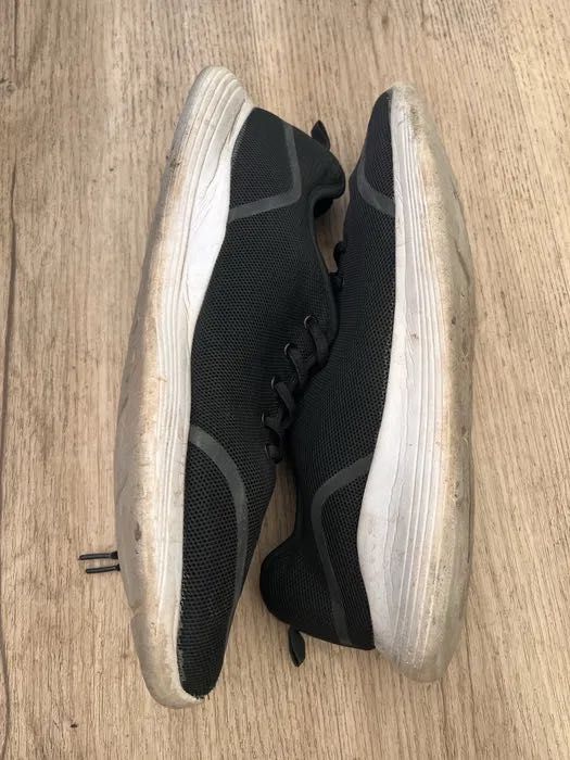 Sapatilhas pretas 46