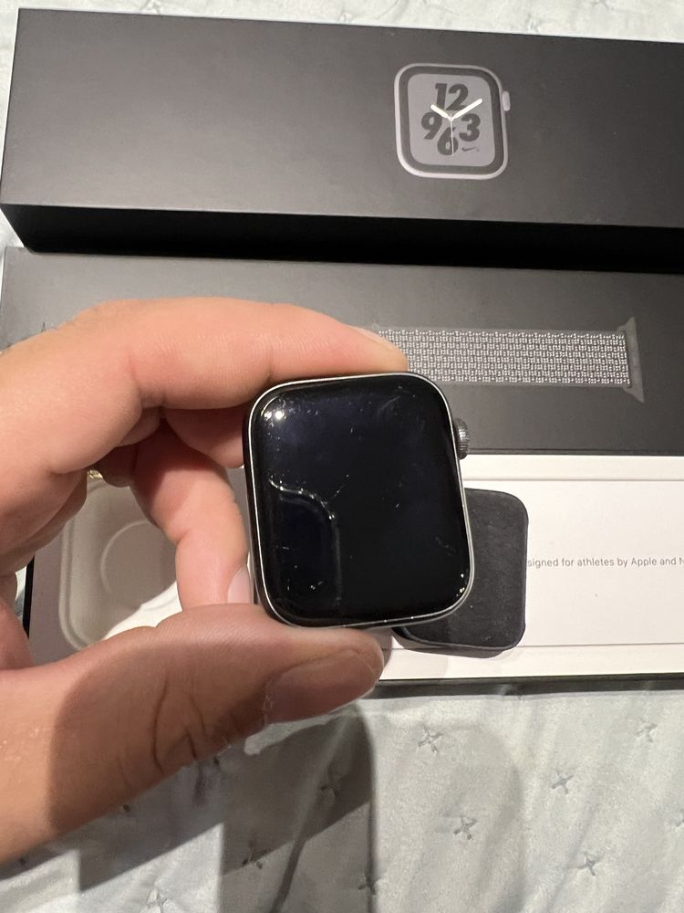 Apple watch 4 (44mm Nike )