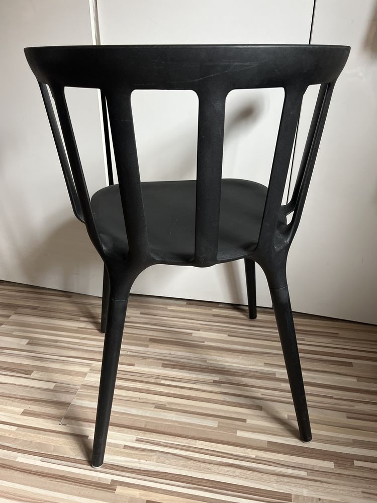 Designerskie krzesło IKEA PS 2012 w kolorze czarnym
