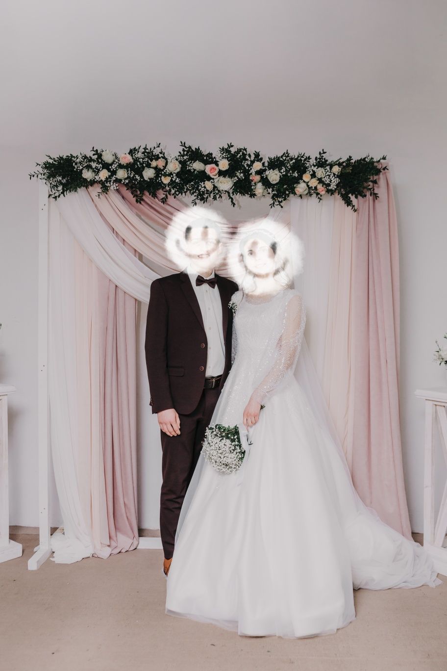 Весільна сукня кольору айворі з рукавами ліхтариками іі шлейфом