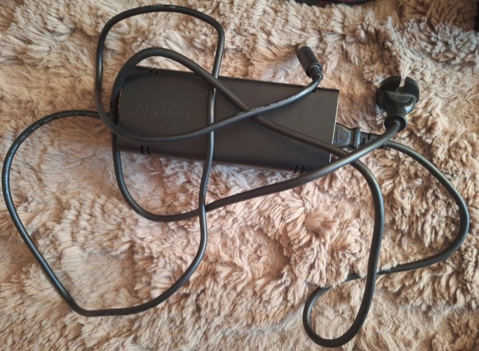 Konsola Xbox 360 E 500gb + pad, kable i dwie gry