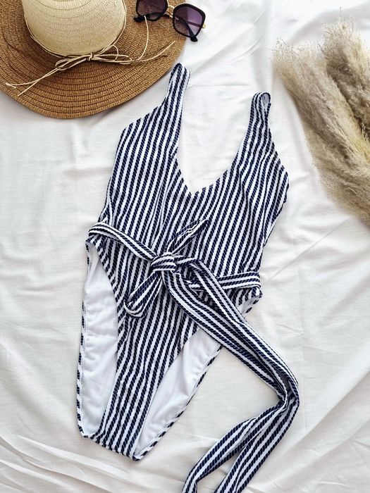 Strój kostium kąpielowy jednoczęściowy z paskiem w granatowe paski XL