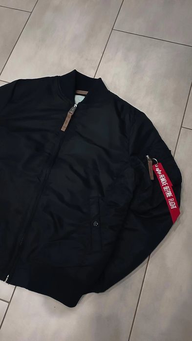 Продам бомбер альфа индустир