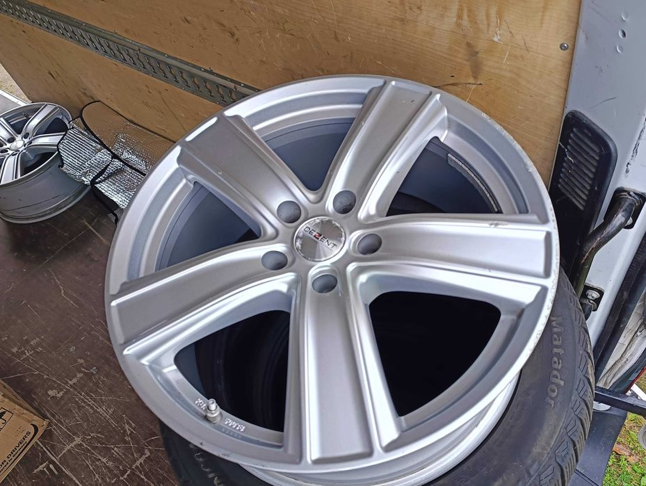 Alufelgi Dezent TTH9L 5x120 8,5jx19 ET35 BMW Insignia VW T6 Transporte