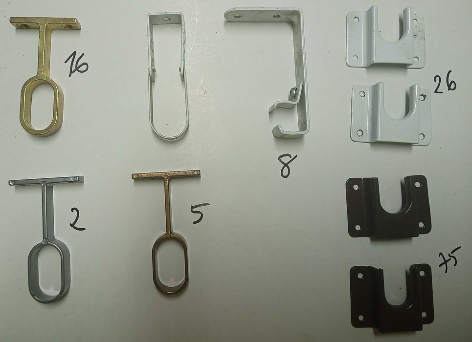 Suportes metalicos de varão roupeiro