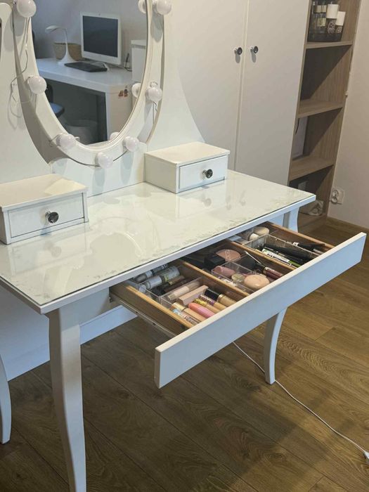 Toaletka Ikea Hemnes