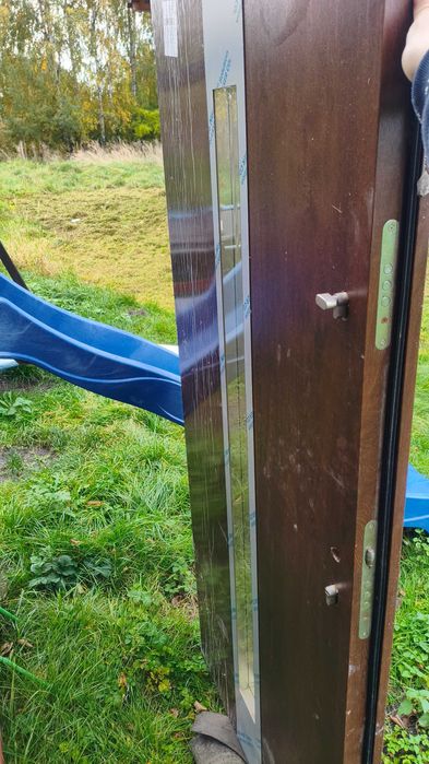 Drzwi zewnętrzne stalowe wejściowe z antabą Neptun Orzech 90 Prawe