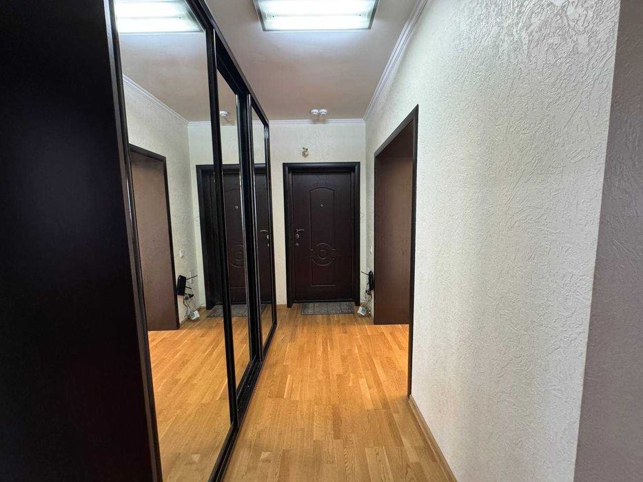 Здається простора 2-кімнатна квартира в бучі поруч садочок та школа