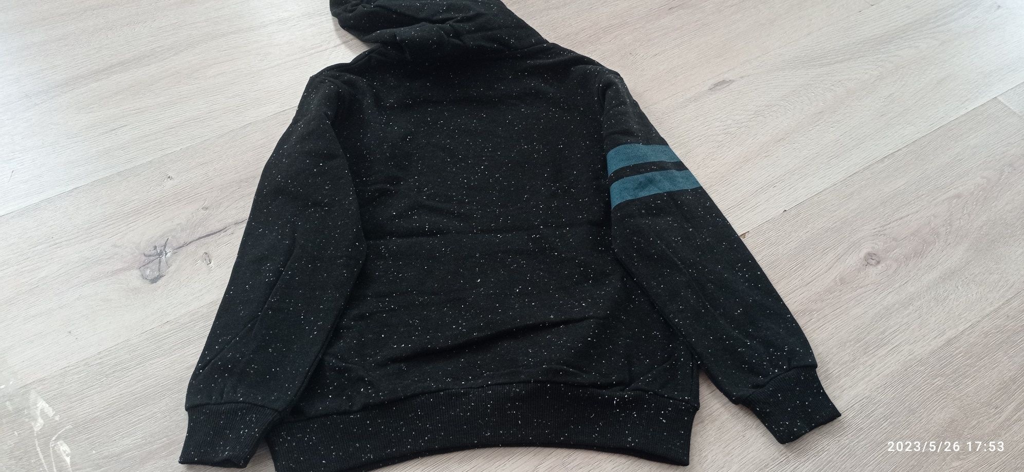 Bluza czarna chłopięca nowa z kapturem 134
