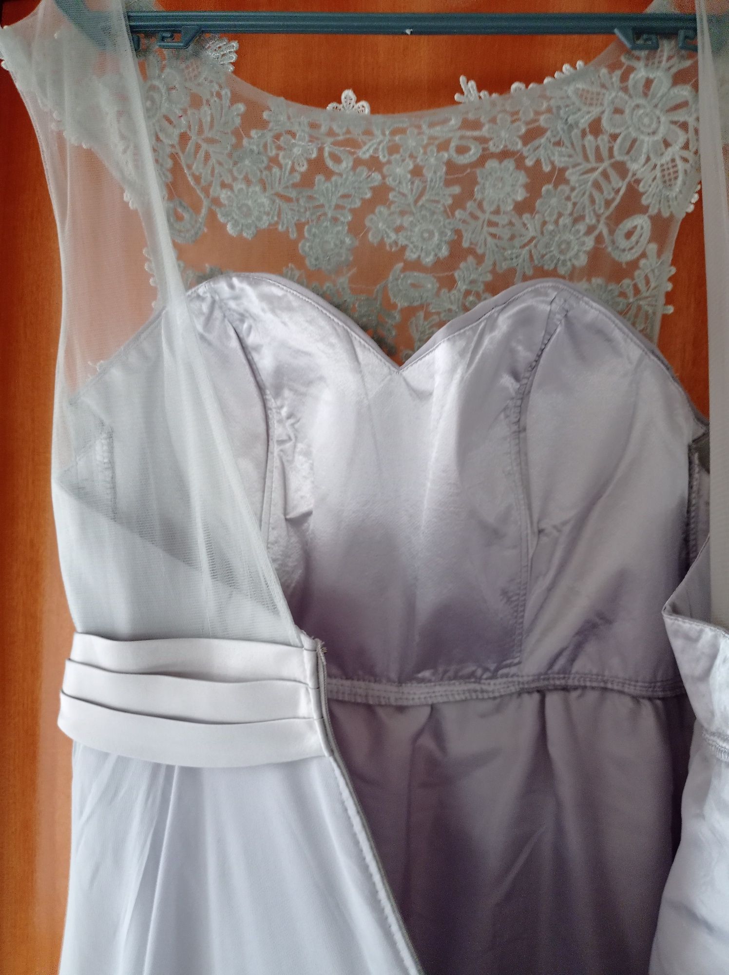 Vestido de cerimónia cinzento