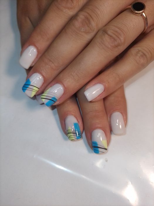 Манікюр педикюр нарощування нігтів