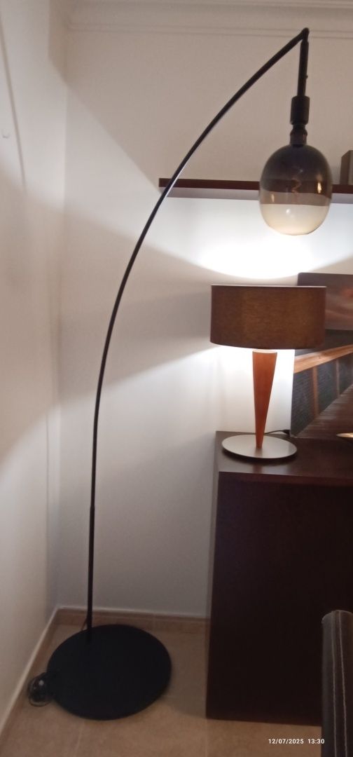 Candeeiro de pé alto. Ikea