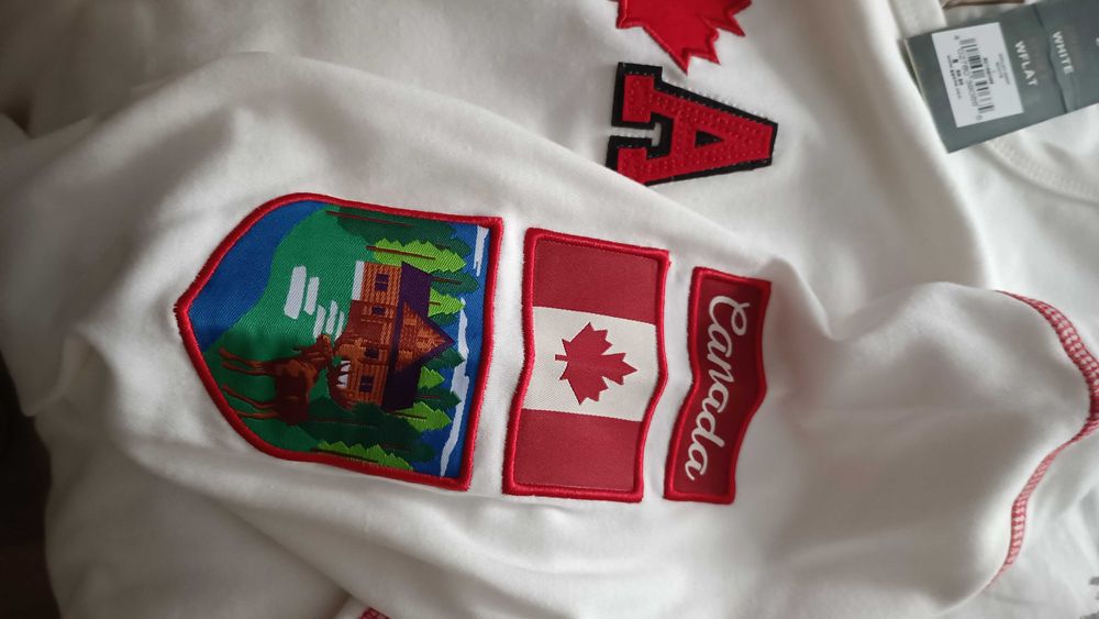 Лонгслів футболка з рукавами Канада 48 р. ( L). Привезена з Канади.