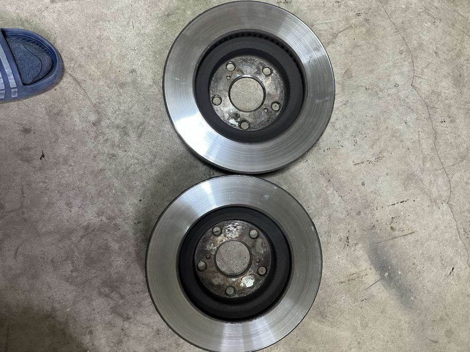 Передні і задні гальмівні колодки