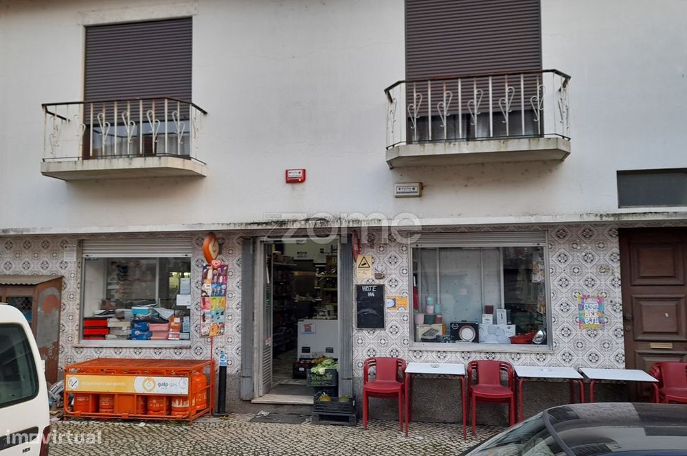 TRESPASSE Mini Mercado com Café/Restaurante em Canelas