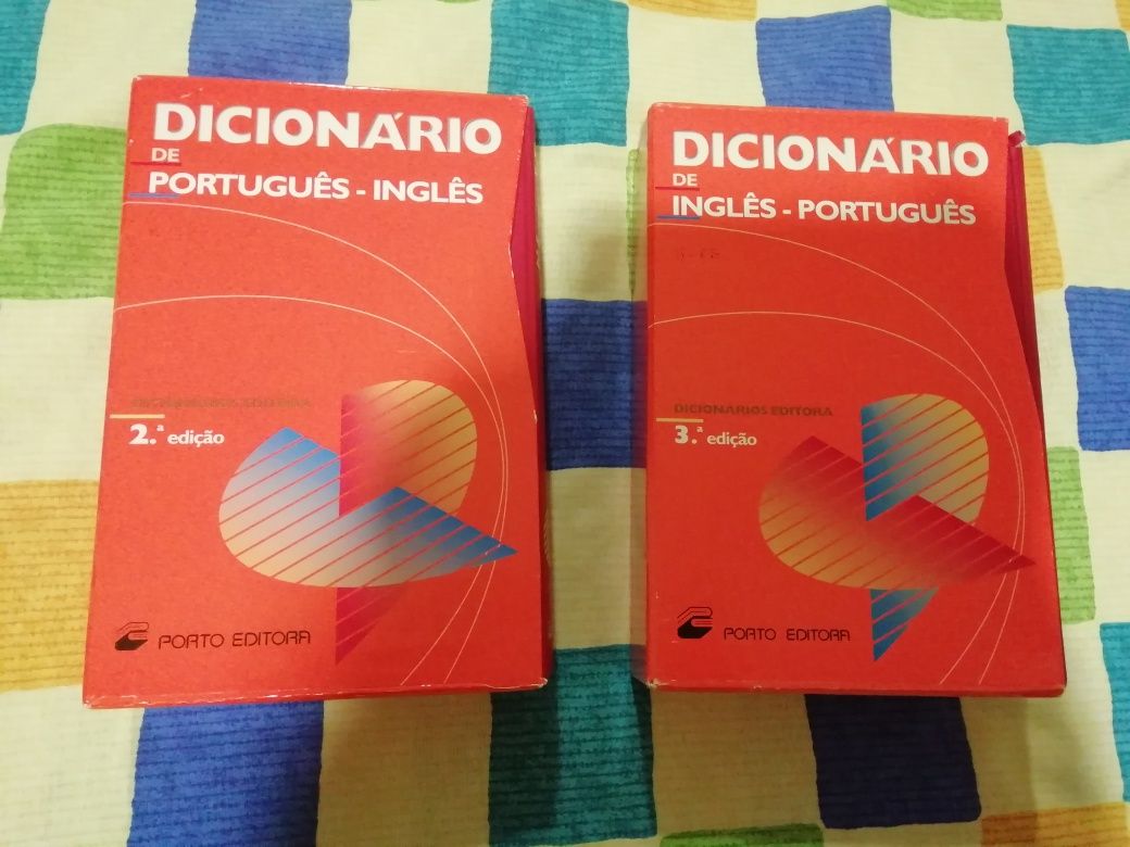 Dicionários inglês e francês