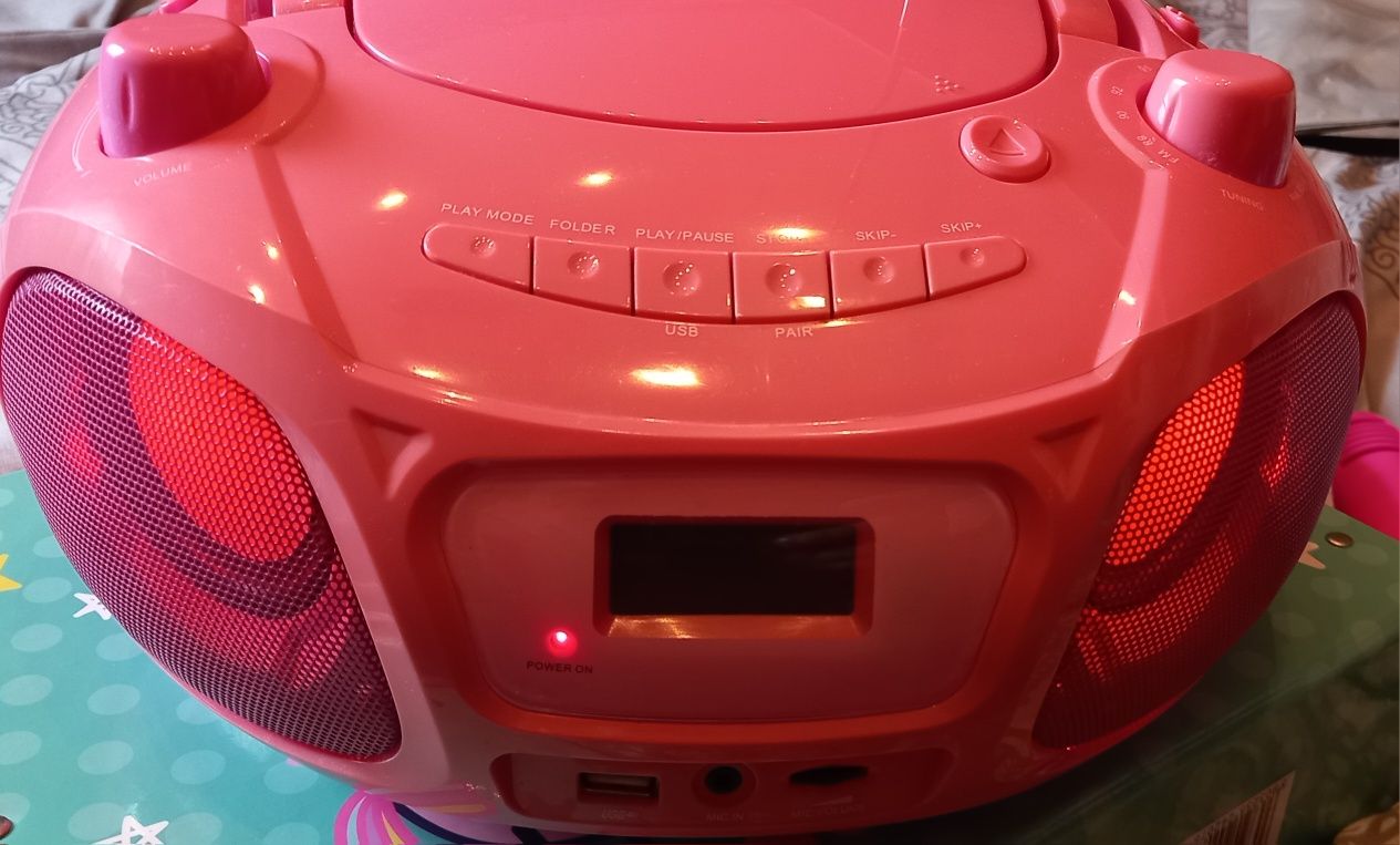 Różowy radiomagnetofon z CD i mikrofonem Auna,