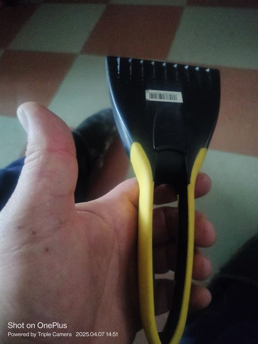 Срочно продам скребок от снега для авто