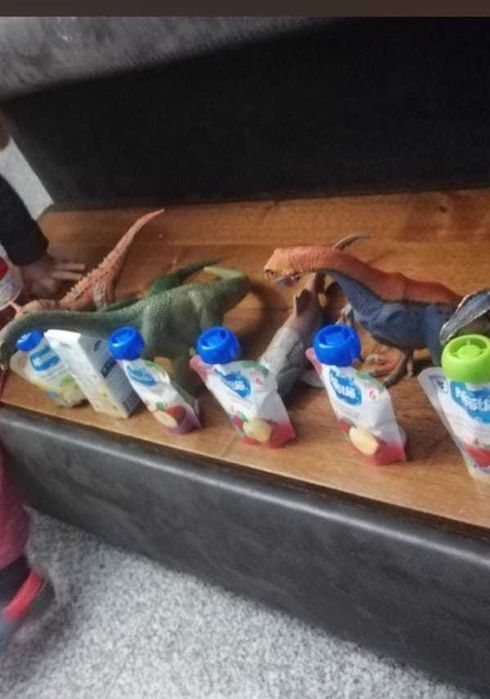 Sofá de 5 lugares com mesas de apoio lateral